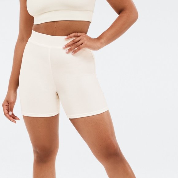🔥 Fabletics | Cream-Colored Soft Terry Veda High-Waisted Biker Shorts Large NWT - Picture 2 of 8